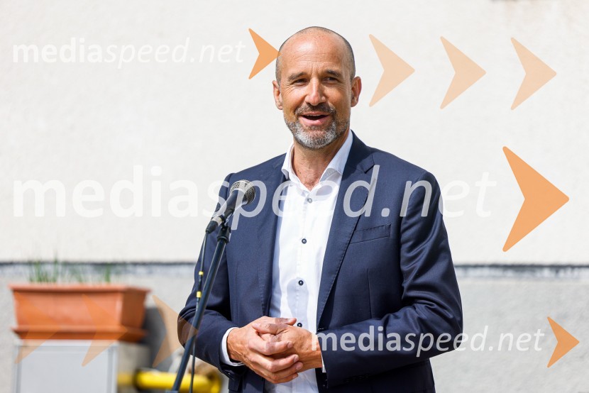  Mitja  Feri, član uprave zavarovalnice GeneraliInovativna 3D-zebra skrbi za bolj varno šolsko pot v Kobaridu