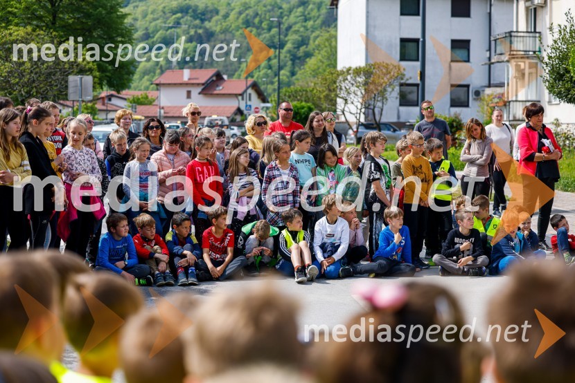 Inovativna 3D-zebra skrbi za bolj varno šolsko pot v Kobaridu