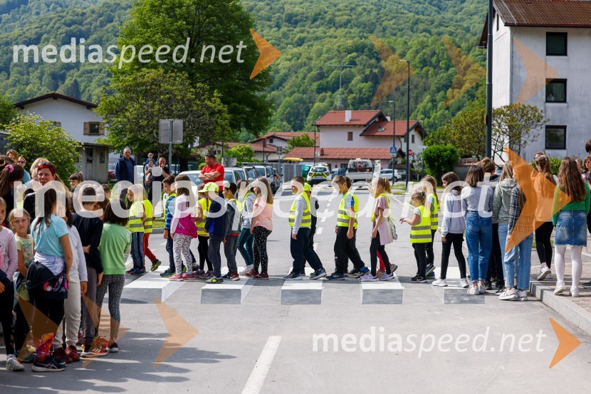 Inovativna 3D-zebra skrbi za bolj varno šolsko pot v Kobaridu