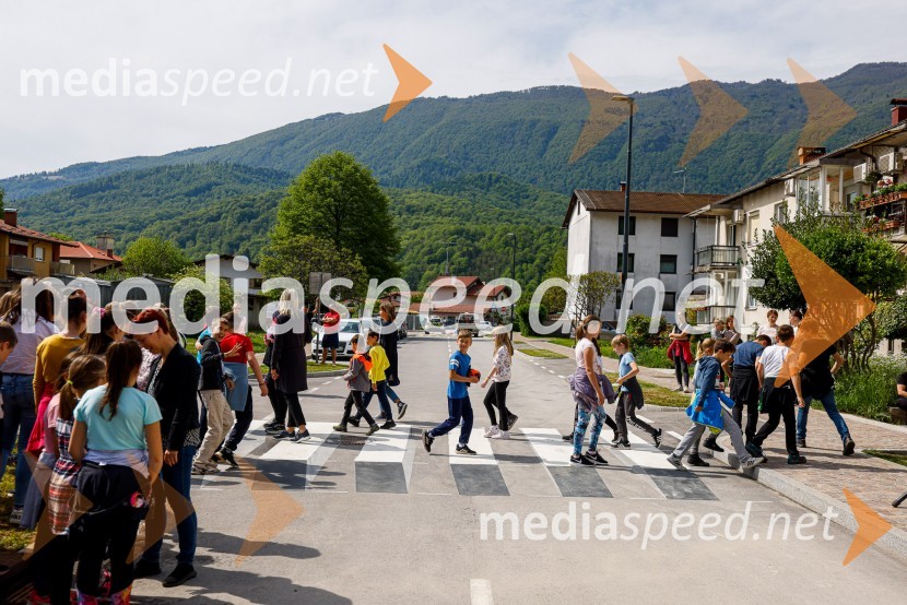 Inovativna 3D-zebra skrbi za bolj varno šolsko pot v Kobaridu