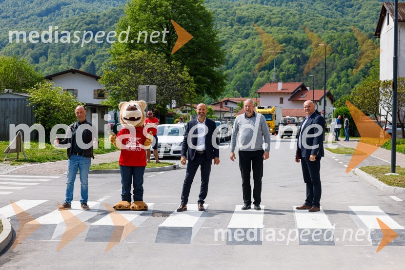 Inovativna 3D-zebra skrbi za bolj varno šolsko pot v Kobaridu