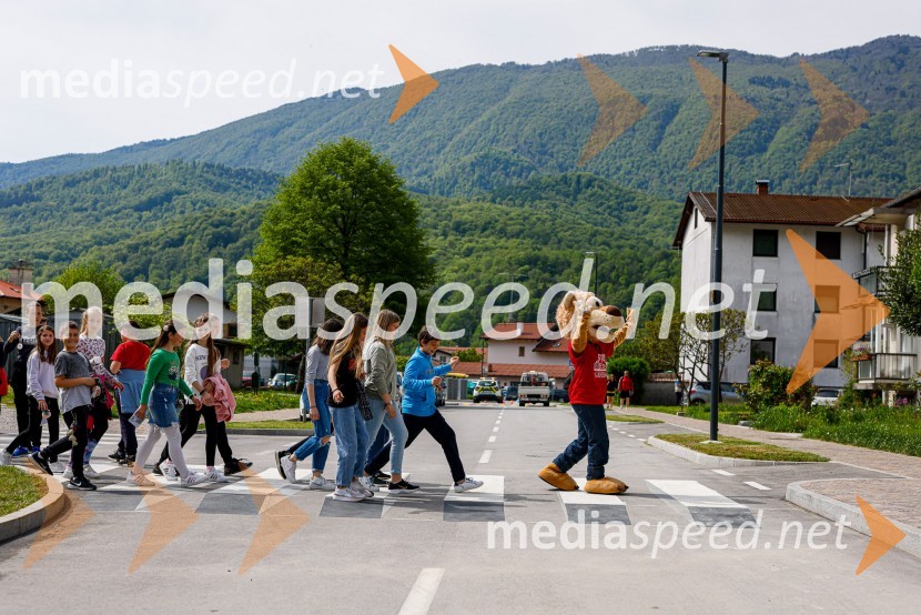 Inovativna 3D-zebra skrbi za bolj varno šolsko pot v Kobaridu