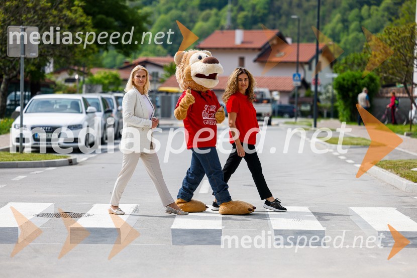 Inovativna 3D-zebra skrbi za bolj varno šolsko pot v Kobaridu
