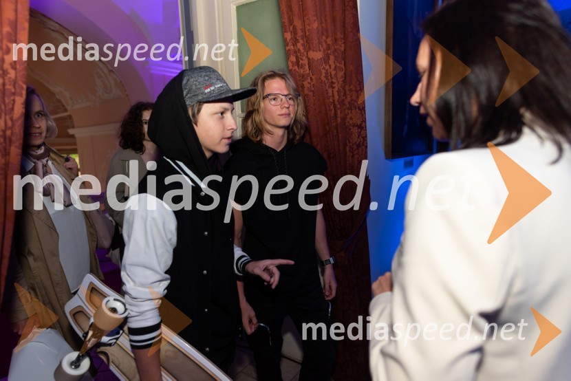 Mesec mode v muzeju, modna revija