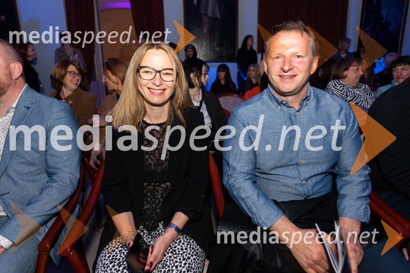 Mesec mode v muzeju, modna revija