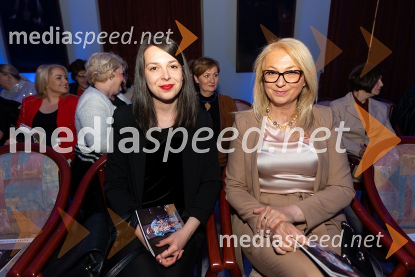  Zala Koren,  urednica socialnih omrežij, SNG Maribor Drama;  Mirjana Koren, direktorica, Pokrajinski muzej MariborMesec mode v muzeju, modna revija