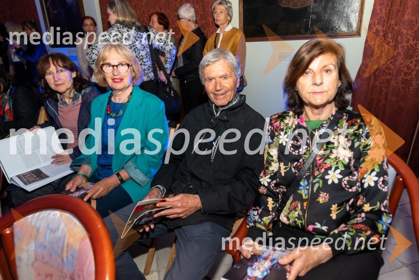 Mesec mode v muzeju, modna revija