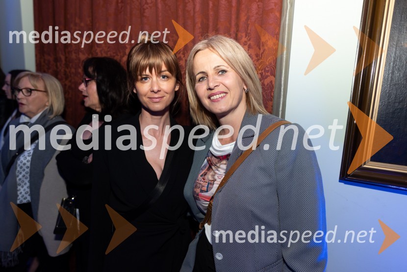  Mateja Car, moderatorka, Radio City;  Anita  Mlakar, moderatorka in svetovalka za odnose z javnostmiMesec mode v muzeju, modna revija