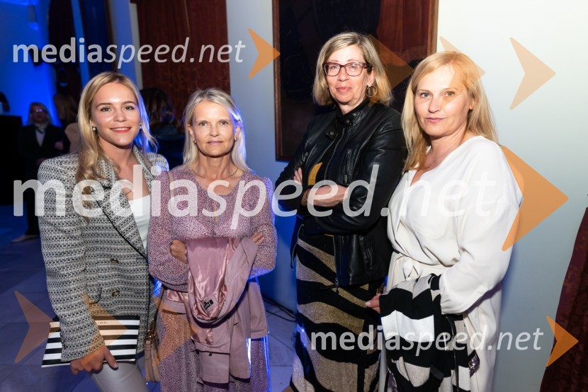 Mesec mode v muzeju, modna revija