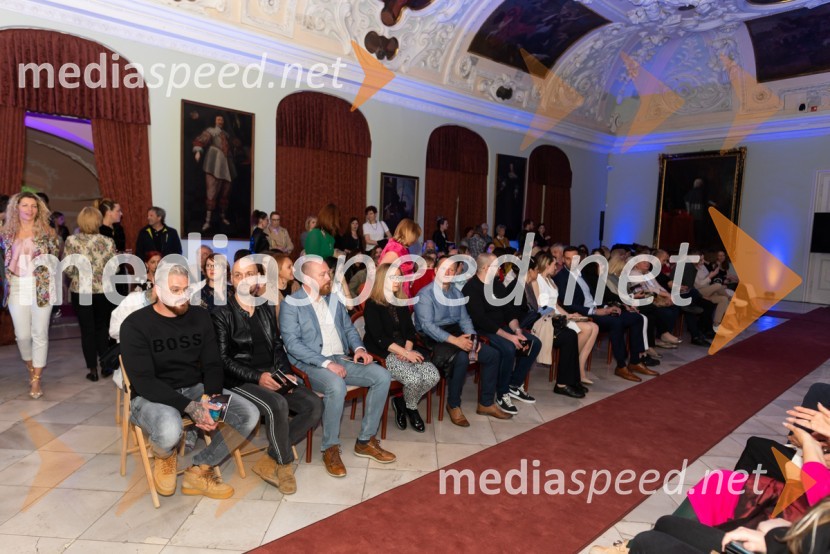 Mesec mode v muzeju, modna revija