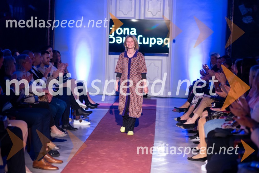  Jona Bednjanec, modna oblikovalkaMesec mode v muzeju, modna revija