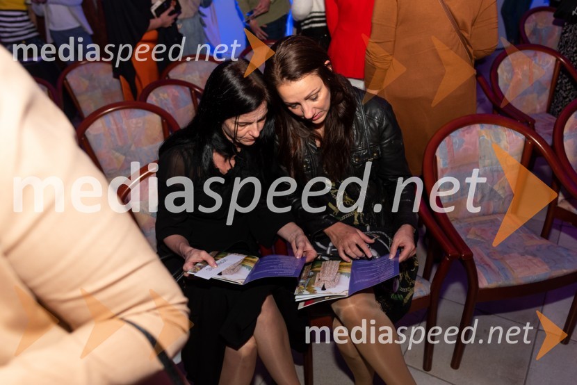 Mesec mode v muzeju, modna revija