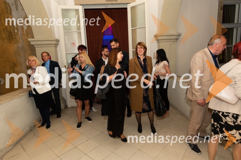 Mesec mode v muzeju, modna revija