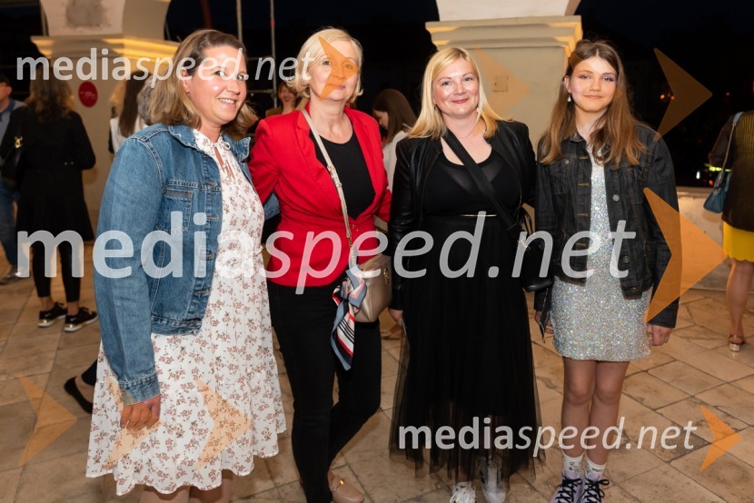  Dunja Salecl, Pokrajinski muzej Maribor;  Sanja Mohorko, Pokrajinski muzej Maribor;  Joanna Tekavc, Univerza v Mariboru;  ... Mesec mode v muzeju, modna revija