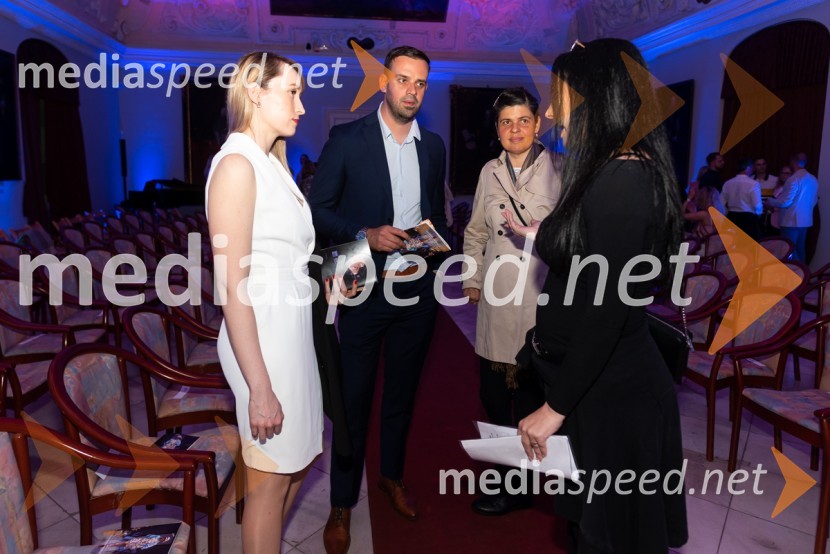 Mesec mode v muzeju, modna revija