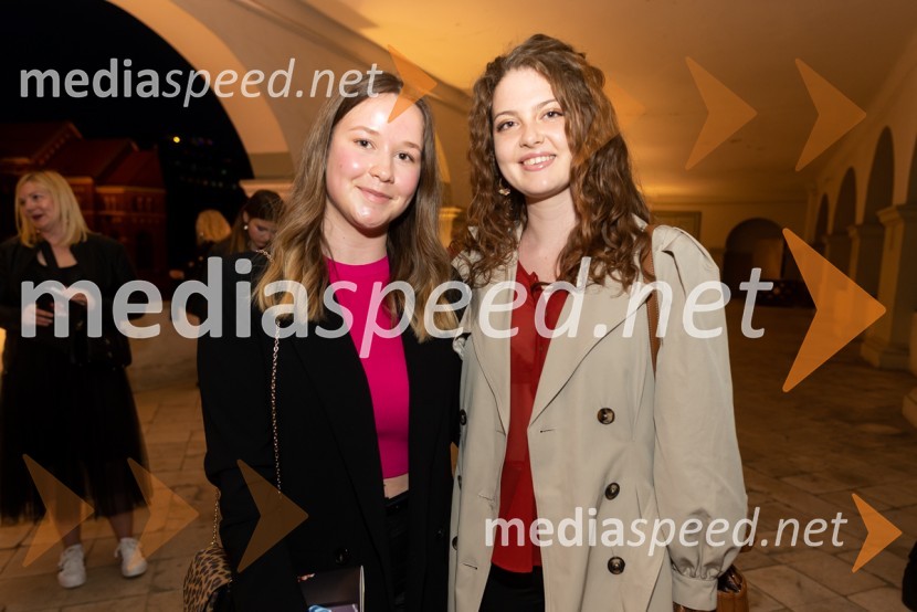 Mesec mode v muzeju, modna revija