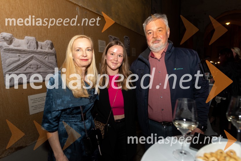  Nataša Satler, modna oblikovalka, WITH JOY;  ... ;  ... Mesec mode v muzeju, modna revija