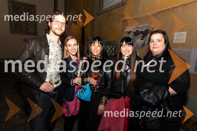 Mesec mode v muzeju, modna revija