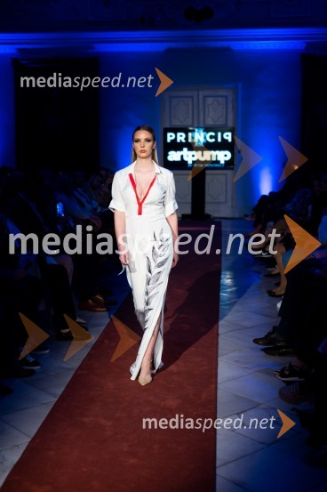 Mesec mode v muzeju, modna revija