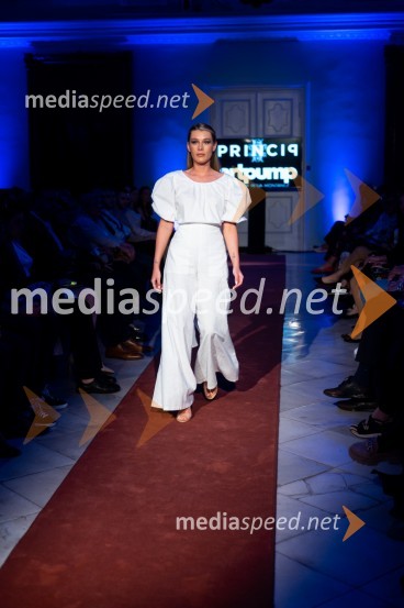 Mesec mode v muzeju, modna revija