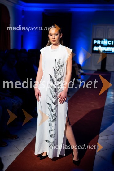 Mesec mode v muzeju, modna revija