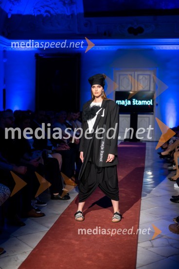 Mesec mode v muzeju, modna revija