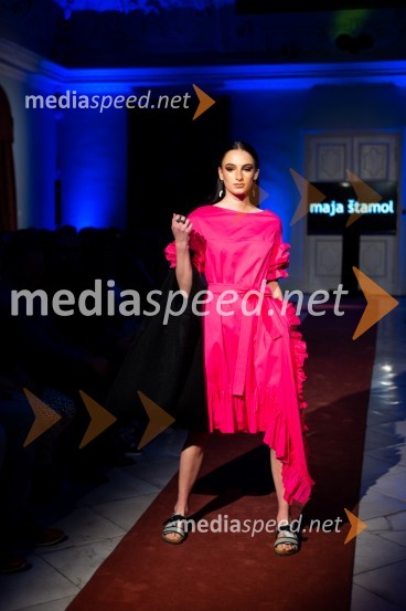 Mesec mode v muzeju, modna revija