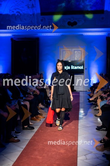 Mesec mode v muzeju, modna revija