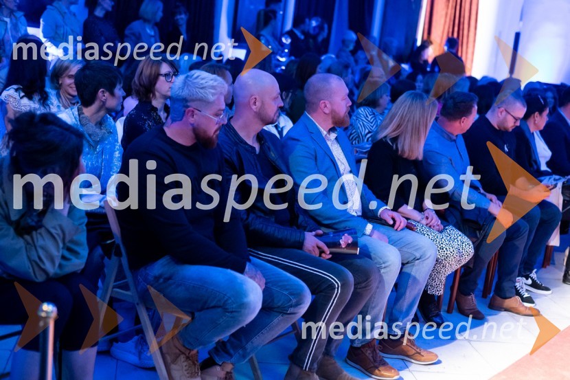  ... ;  ... ;  Samo KodrinMesec mode v muzeju, modna revija