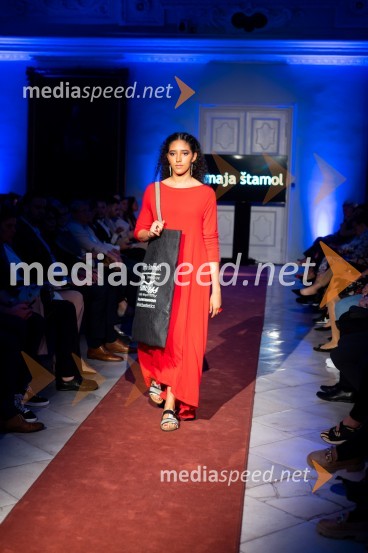 Mesec mode v muzeju, modna revija