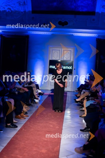  Maja Štamol Droljc, modna oblikovalkaMesec mode v muzeju, modna revija