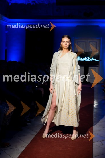 Mesec mode v muzeju, modna revija