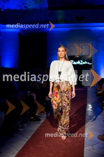 Mesec mode v muzeju, modna revija