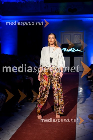 Mesec mode v muzeju, modna revija