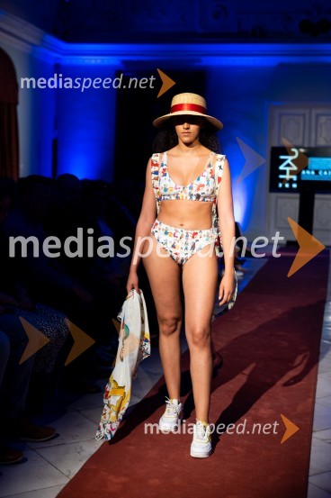 Mesec mode v muzeju, modna revija