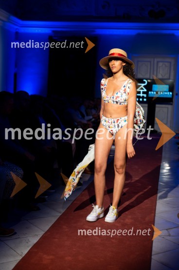 Mesec mode v muzeju, modna revija