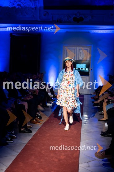 Mesec mode v muzeju, modna revija