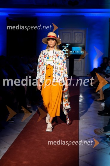 Mesec mode v muzeju, modna revija