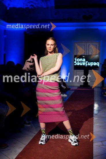 Mesec mode v muzeju, modna revija