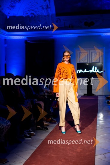 Mesec mode v muzeju, modna revija