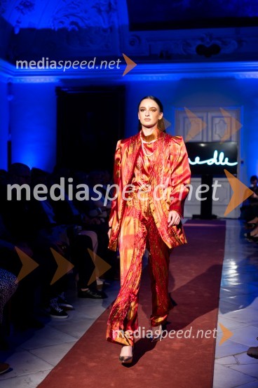 Mesec mode v muzeju, modna revija