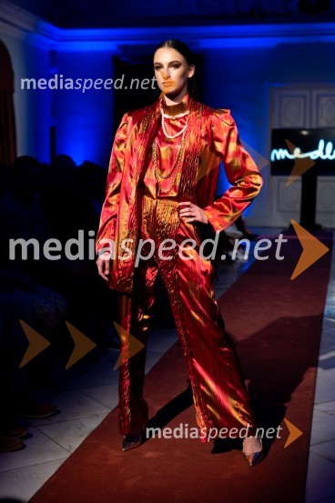 Mesec mode v muzeju, modna revija