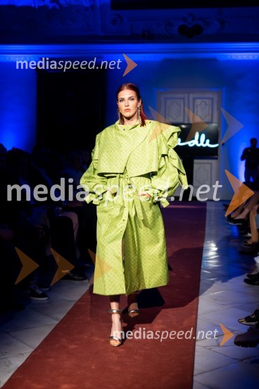 Mesec mode v muzeju, modna revija