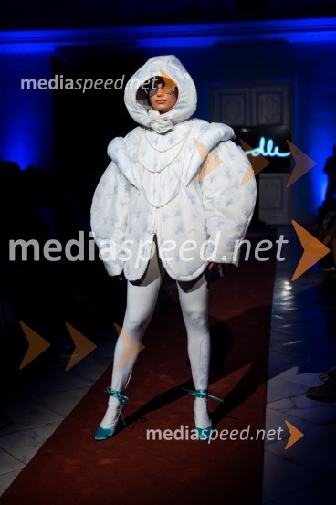 Mesec mode v muzeju, modna revija