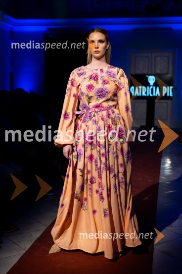 Mesec mode v muzeju, modna revija