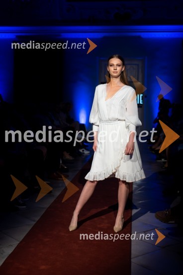 Mesec mode v muzeju, modna revija