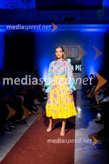 Mesec mode v muzeju, modna revija