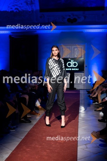 Mesec mode v muzeju, modna revija