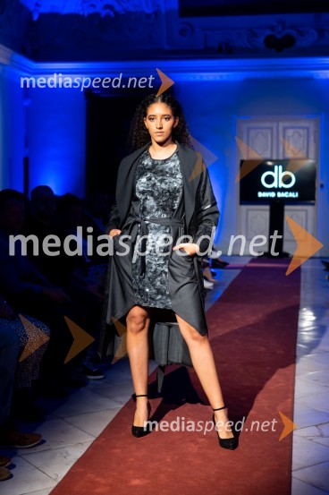 Mesec mode v muzeju, modna revija