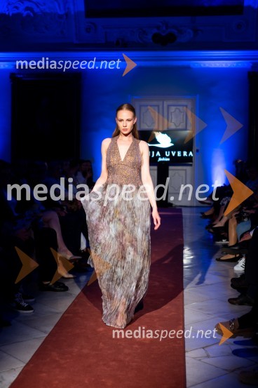 Mesec mode v muzeju, modna revija